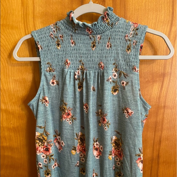 Small Jolt Floral and Lace Shirt. Sleeveless Smock Knit Tank - Picture 2 of 9